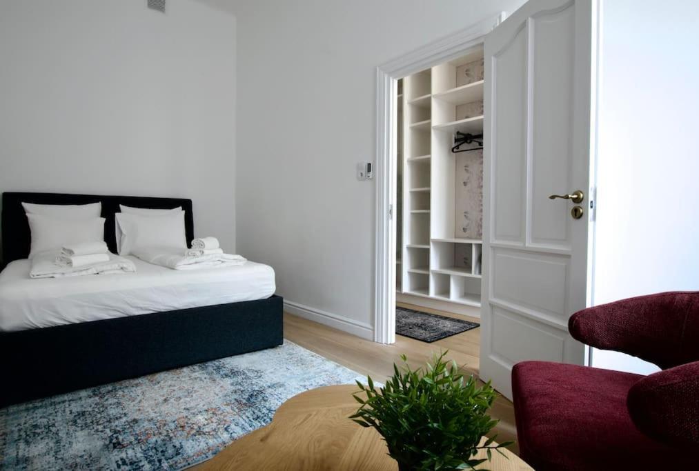 Premium Apartment By Hi5- Anker Apartment Budapest Exterior foto
