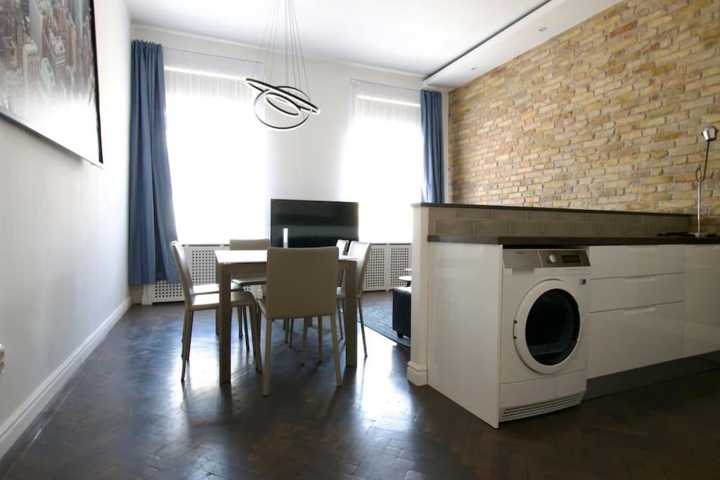 Premium Apartment By Hi5- Anker Apartment Budapest Exterior foto