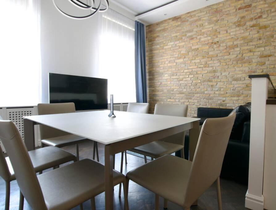 Premium Apartment By Hi5- Anker Apartment Budapest Exterior foto