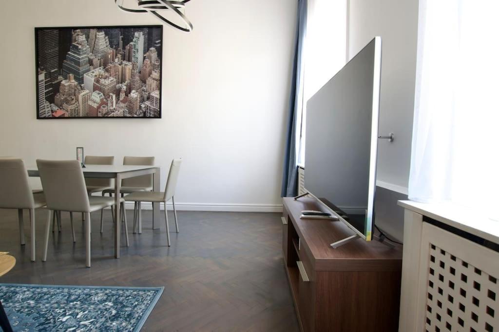 Premium Apartment By Hi5- Anker Apartment Budapest Exterior foto